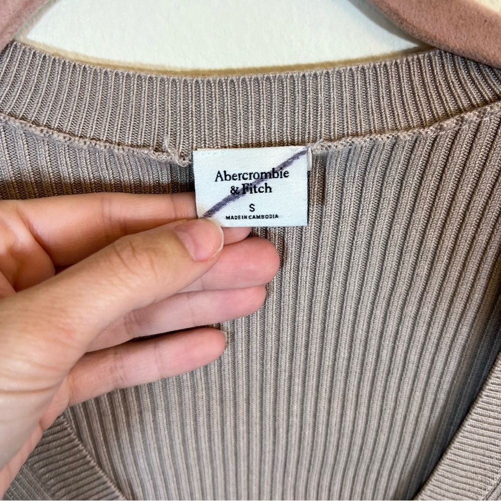 ✨ Abercrombie & Fitch Scoop Neck Ribbed Knit‎ Sweater Tan Neutral Small - Picture 3 of 10